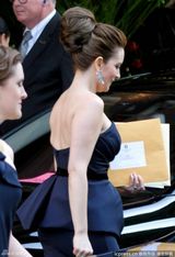 高清组图：奥斯卡红毯蒂娜-菲身着礼服婉约动人