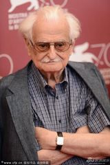 组图：威尼斯重启未来发布会 导演园子温亮相