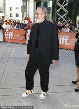 组图：《对的错误》首映 莎拉-坎宁着抹胸裙