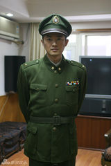 组图：新《亮剑》定妆照 甘婷婷黄志忠塑战争情侣