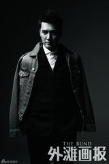 组图：冯绍峰锐意写真 厚积薄发显山露水