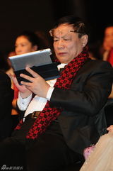 组图：2012新浪微博之夜现场-众星台下热聊