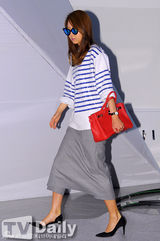 组图：T-ara孝敏智妍与孔孝真等看秀显个性