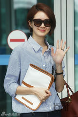 组图：韩星李瑶媛赴米兰出席活动 干练现身机场