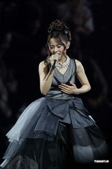 组图：昆凌时尚盛典走秀 Bigbang压轴助阵