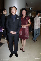 组图：杨千嬅透视装美背尽裸 正努力造人一切随缘