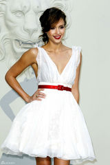 幻灯图集：杰西卡-阿尔芭白裙秀女人味 和伊万同台