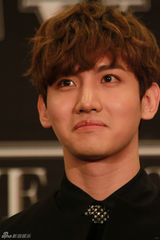 高清组图：东方神起香港火爆开唱 劲舞引疯狂