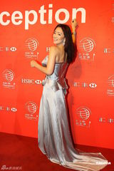 组图：巩俐开叉裙秀美腿 王伟忠携妻林慧晶现身 