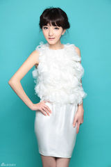 组图：白卉子曝纯美写真 清新淡雅如茉莉