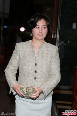 组图：林青霞携三女贺施南生法国授勋 唐唐现身