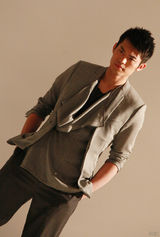 组图：林丹时尚写真秀壮硕肌肉霸气外露