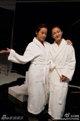 组图：何韵诗周迅演绎断背情 赤裸上身贴红唇