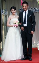 组图：邵兵新戏婚礼剧照曝光温情款款