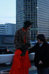 高清图：高圆圆韩国拍摄芭莎大片工作花絮4