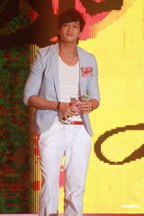 高清组图：2010新城国语力颁奖礼男歌手现场秀