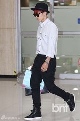 组图：韩团BEAST结束日本演唱会归国亮相机场