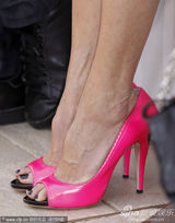 《青少年警队》记者会 女主演变身“黑衣娘子军”