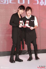 组图:陈慧琳盛装半露酥胸 笑称要老公生小孩