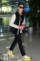 组图：釜山电影节开幕式 河智苑金亨俊将出席