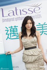 组图：乐基儿蛮腰纤细秀美背 曝黎明称其安心顾家