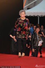 组图：罗兰花朵装贵气 入围最佳女配神采奕奕