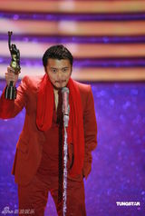 幻灯：香港金像奖现场 谢霆锋获最佳男配角奖