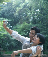 高清组图：高圆圆郑雨盛韩国拍写真 甜蜜似情侣