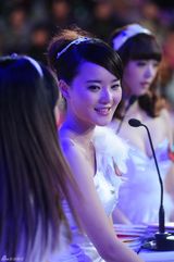 组图：芒果台《喜剧之王》全新改版 美女团性感登场