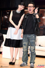 组图：周慧敏否认婚变：我跟老公感情相当好