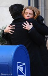 组图：布莱克-莱弗利和前男友佩恩片场深情拥抱