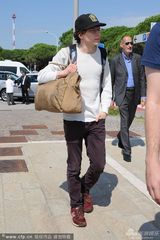 组图：艾森伯格抵达威尼斯 甩女友一人坐游艇