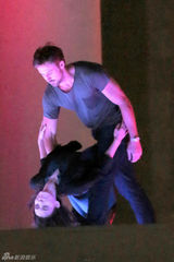 组图：鲁妮-马拉与高斯林拍戏亲密无间