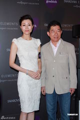 组图：李嘉欣白裙秀美背 吴千语谈林峰似有所指