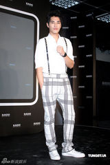 幻灯图：蓝正龙称只想专心演戏 与王怡仁很少联络 