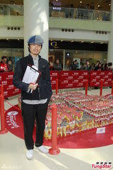 组图：黄子华入选男神榜 自嘲吃云吞有一手