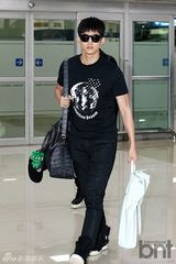 组图：韩团2PM与MBLAQ等结束日本演出返韩