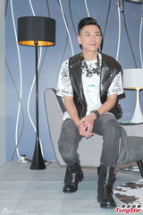 组图：黄宗泽与胡杏儿零交流 劝周丽淇快嫁