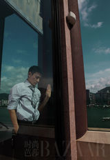 组图：刘德华登《时尚芭莎》演绎“魅力先生”