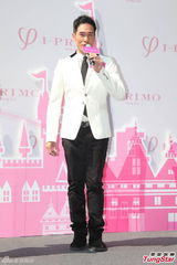 组图：陈豪欲亲自为儿剪脐带 合约将满家庭为重