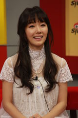 组图：韩星李贞贤做客 曝与SJ希澈2AM赵权友情