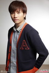 组图：罗力威受访笑容阳光 感激师姐容祖儿