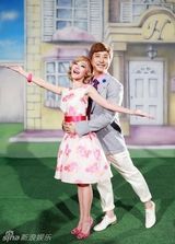 组图：庾澄庆邀小S合作MV 靓丽芭比挑战老年妆