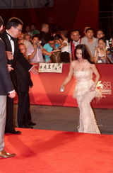 高清图：电影《白蛇传说》威尼斯电影节首映红毯