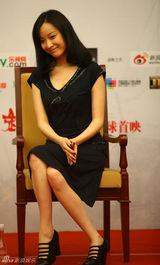 组图：《十三钗》主演终亮相 倪妮变装秀风情