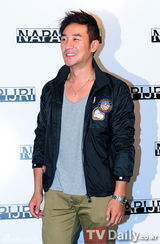 组图：高雅拉李钟赫等众韩星亮相品牌服装上市活动