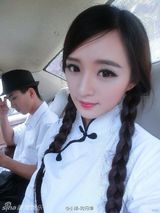 组图：女子酷似杨幂  网友直呼傻傻分不清