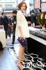 组图：韩星李多熙(李多喜)粉唇亮相纯白连衣裙美丽动人