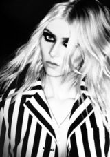 组图：绯闻女孩泰勒华丽写真 烟熏魅惑摇滚范