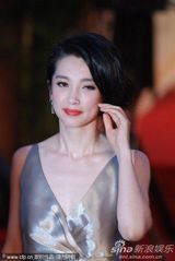 幻灯：上海电影节开幕 李冰冰吴彦祖携手亮相